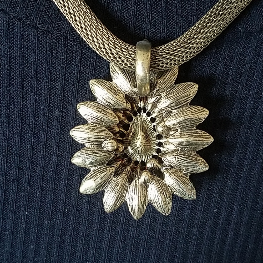 Abstract Necklace - Picture 5 of 5